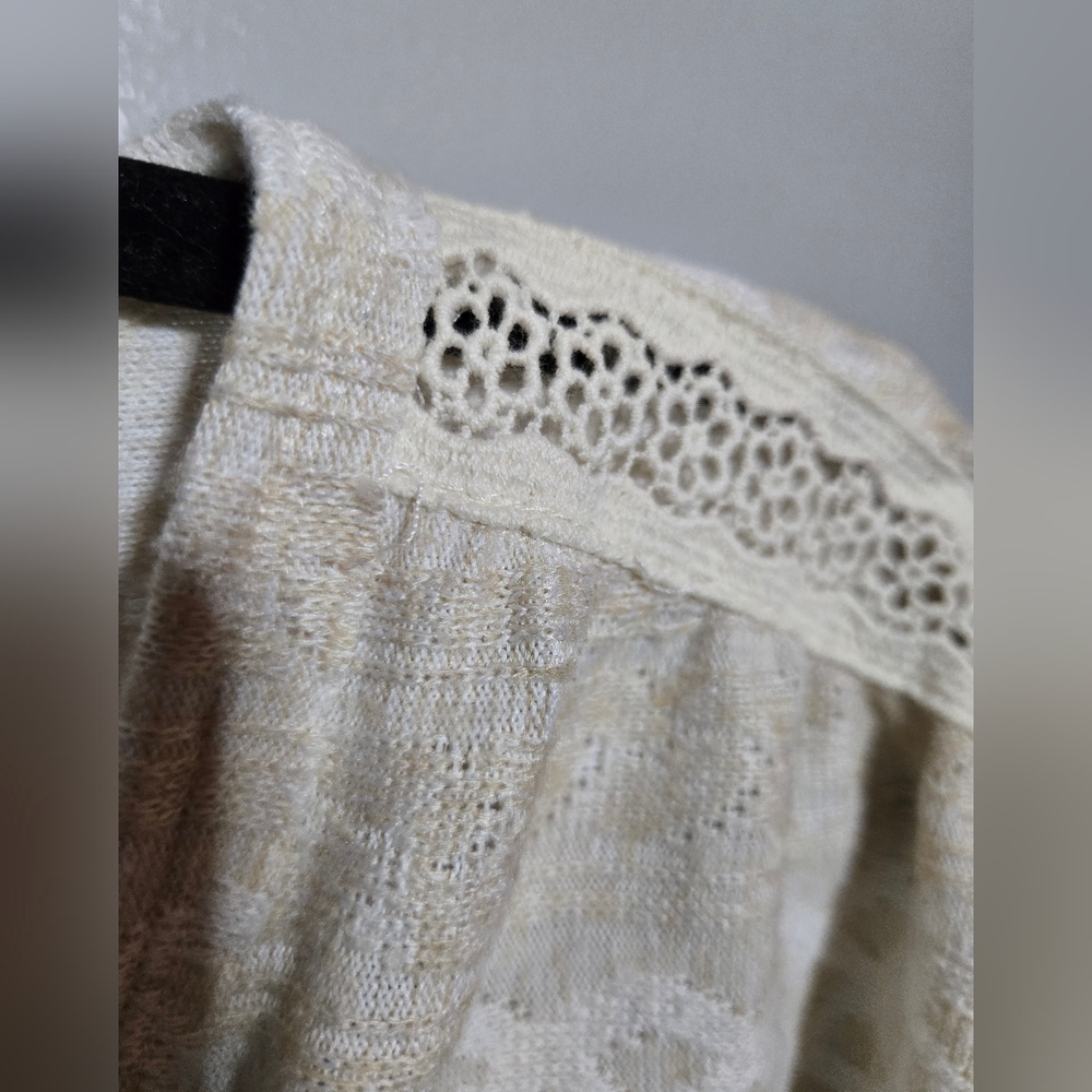 Gimmicks by BKE Boho Lace Detail Mixed Print Top Size Large Beige Cream‎ - Picture 4 of 7